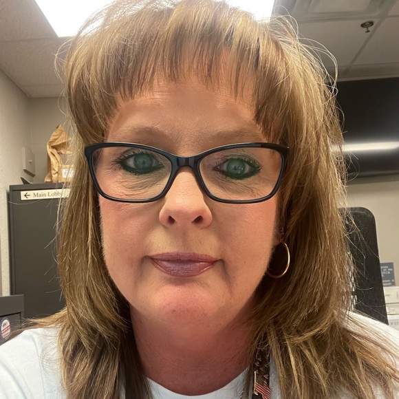 Meet your Posher, Lisa - Picture 2 of 2